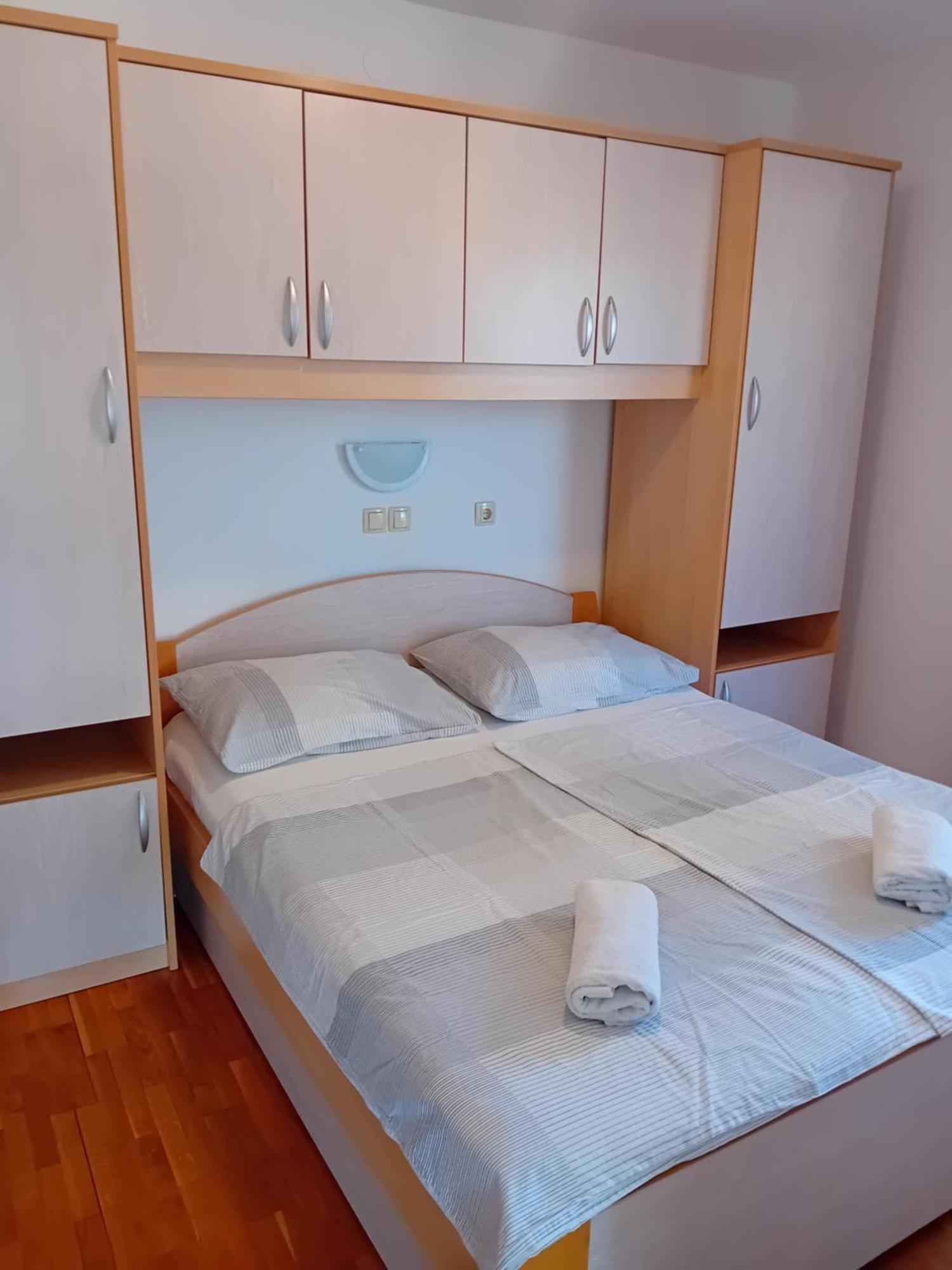 Ana I Predrag Apartment Lopar